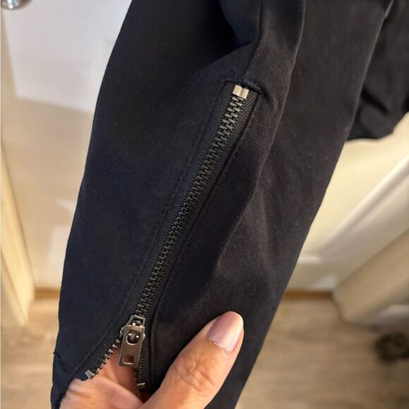 Isaac Mizrahi Live Cropped Black Pants w/ zipper Ankles sz 16 - Picture 2 of 5